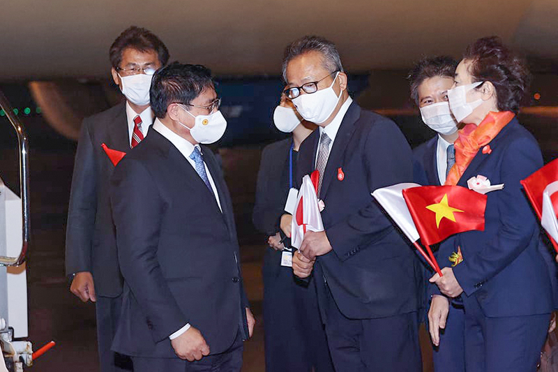 Thủ tướng Phạm Minh Chính đến Tokyo bắt đầu thăm chính thức Nhật Bản. Ảnh: TTXVN