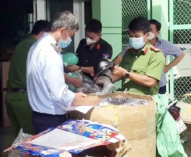 Cơ quan chức năng An Giang tạm giữ lô hàng hóa các loại không rõ nguồn gốc