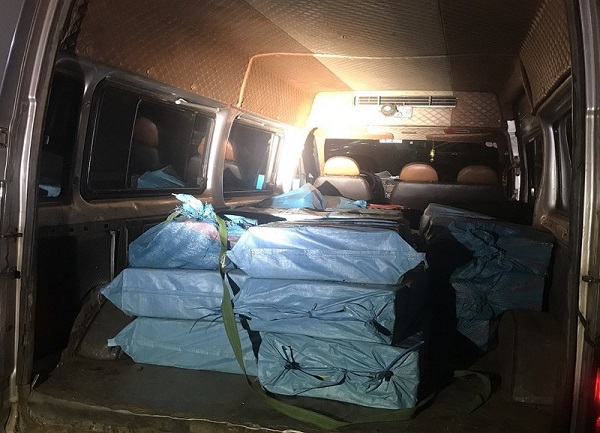 Biên phòng Gia Lai bắt giữ 2 đối tượng vận chuyển 950 kg pháo lậu