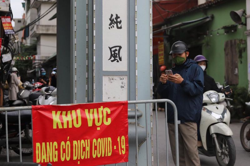 Hà Nội: 8 nhân viên ở quán karaoke test nhanh dương tính Covid-19