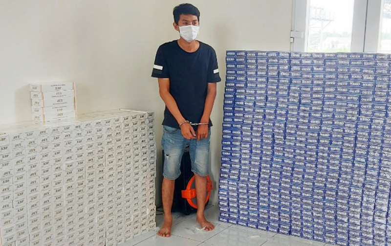 Công an huyện Càng Long thu giữ 27.700 gói thuốc lá lậu được ngụy trang trong thùng khẩu trang