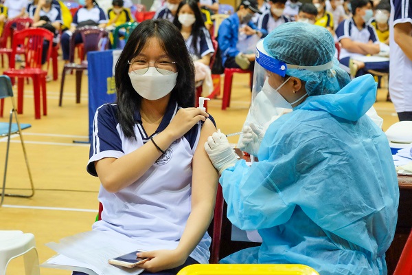 Hai học sinh tại Bắc Giang nhập viện cấp cứu sau khi tiêm vaccine covid-19