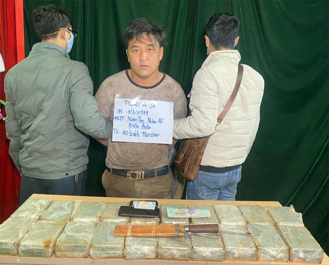 Công an tỉnh Lào Cai triệt phá đường dây ma túy xuyên quốc gia, thu giữ 40 bánh heroin
