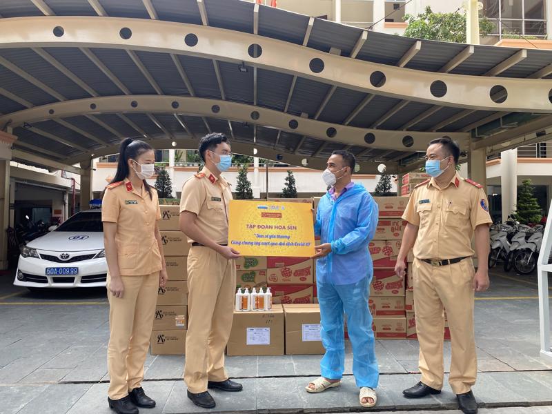 Tôn Hoa Sen đồng hành cùng chương trình âm nhạc tôn vinh chiến sĩ tuyến đầu chống dịch Covid-19