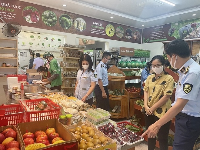 Lực lượng Quản lý thị trường Hà Nội tích cực kiểm soát, chống đầu cơ tăng giá hàng hóa bất hợp lý