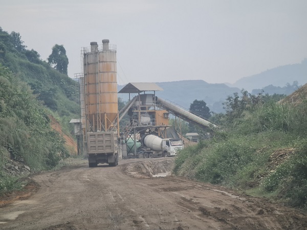 Lào Cai: Khi nào xử lý dứt điểm sai phạm của trạm trộn bê tông Miền Bắc?