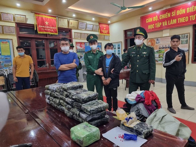 Lào Cai: Bắt giữ 6 đối tượng mua bán, vận chuyển trái phép lượng lớn ma túy các loại