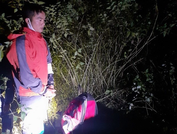 Bộ đội Biên phòng Lào Cai bắt hai đối tượng vận chuyển 180.000 viên ma túy