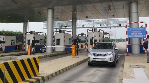 Chủ xe phải trả phí 135.000 đồng khi dán thẻ không dừng