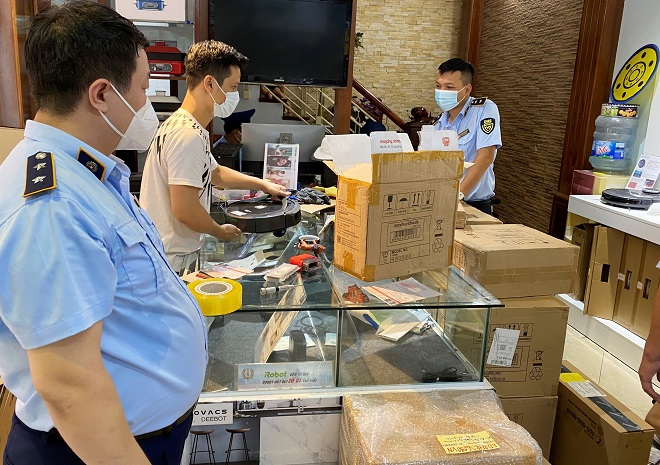 Lực lượng Quản lý thị trường Bắc Ninh kiểm tra hàng hóa vi phạm
