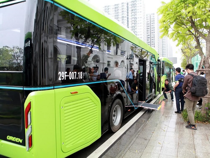 Hà Nội: Khai trương tuyến xe bus điện đầu tiên