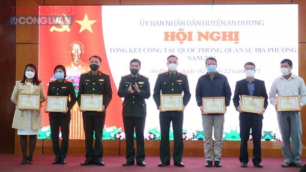 Các tổ chức, cá nhân được Bộ chỉ huy quân sự thành phố khen thưởng