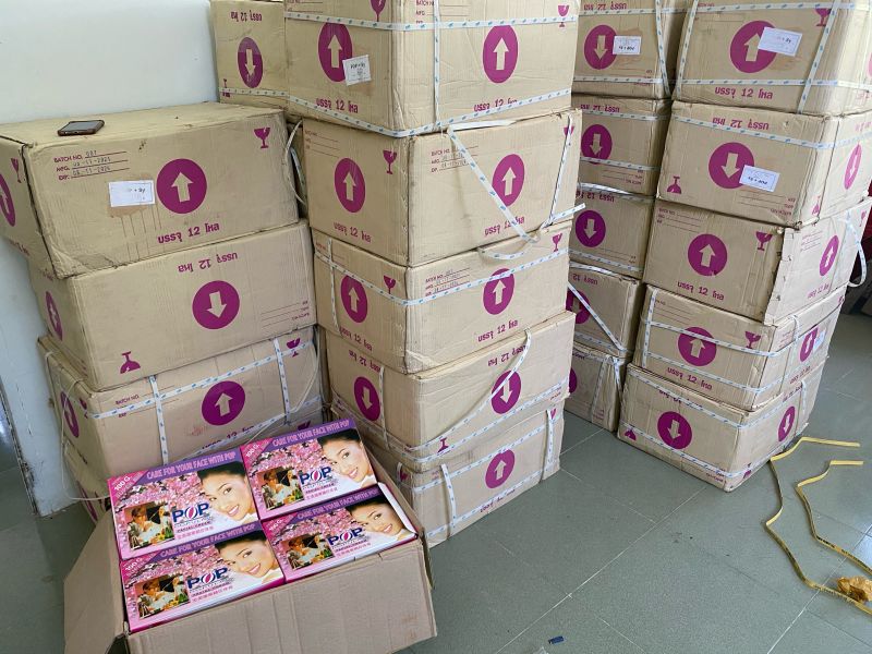 Cơ quan chức năng tỉnh Kiên Giang phát hiện số lượng lớn mỹ phẩm và cây dao chưa xác định chủ sở hữu hợp pháp