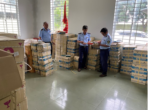QLTT tỉnh Kiên Giang đã phát hiện, tạm giữ 21.600 đơn vị sản phẩm mỹ phẩm và hơn 44.000 cây dao chưa xác định được chủ sở hữu hợp pháp.