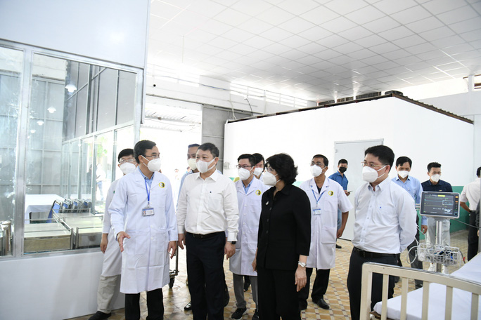 Bệnh viện điều trị Covid-19 Phú Nhuận có diện tích 3.600 m² với quy mô 350 giường, trong đó 50 giường săn sóc đặc biệt được trang bị hệ thống trang thiết bị y tế hiện đại và cơ số thuốc, điều trị theo phương thức y học cổ truyền kết hợp y học hiện đại.