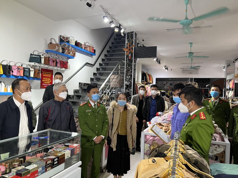 Khởi tố vụ án, khởi tố bị can đối với vợ chồng chủ shop quần áo Mai Hường