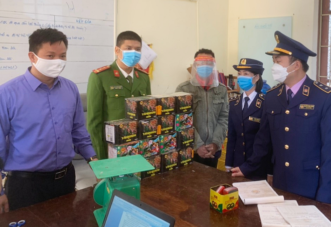 Nghệ An: Bắt giữ hơn 20 kg pháo nổ