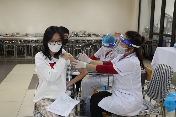 Tiêm vắc xin Covid-19 cho trẻ từ 15-17 tuổi trên địa bàn quận Thanh Xuân