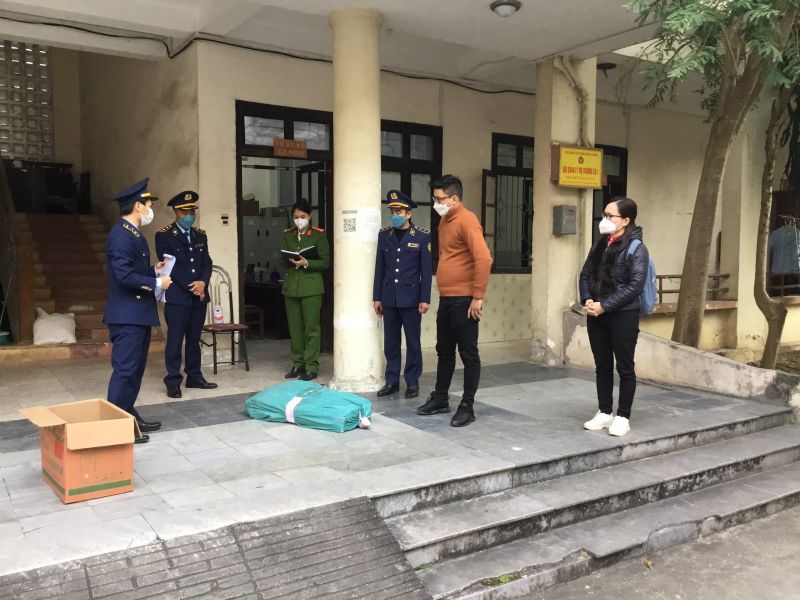 Vận chuyển hàng cấm, Công ty chuyển phát nhanh Thuận Phong bị xử phạt 15 triệu đồng