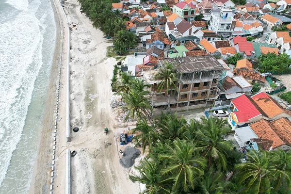 Một nhà cao tầng đang xây