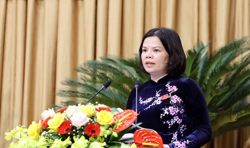 Chủ tịch UBND tỉnh Nguyễn Hương Giang phát biểu tại Kỳ họp.