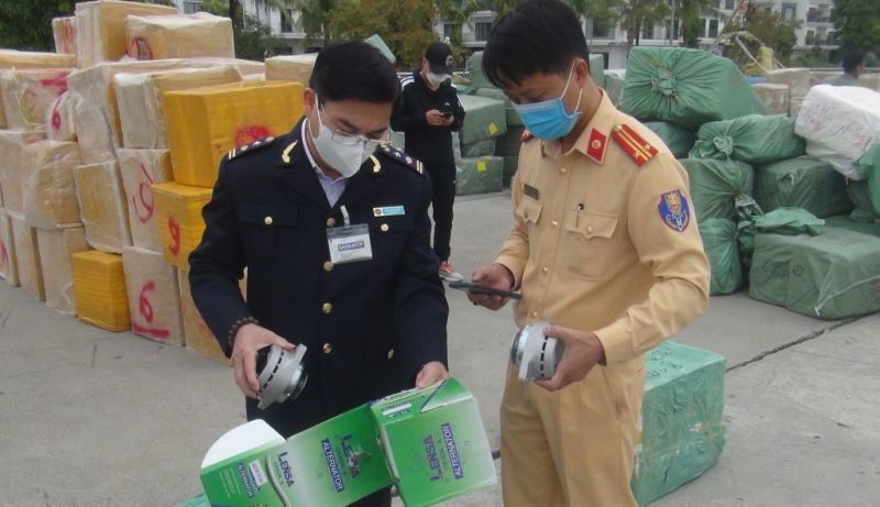 Thu giữ hơn 130.000 sản phẩm hàng hóa do nước ngoài sản xuất trên vùng biển vịnh Bắc Bộ