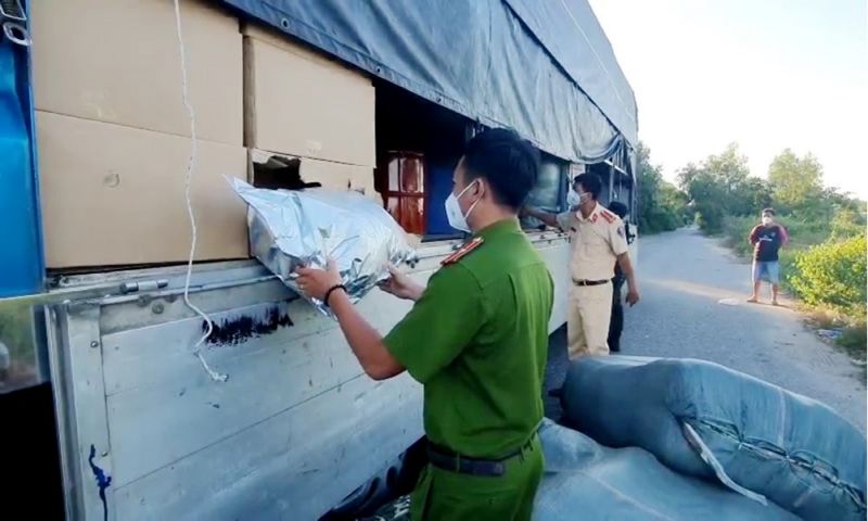 Liên tiếp phát hiện các vụ vận chuyển hàng hóa nhập lậu tại An Giang