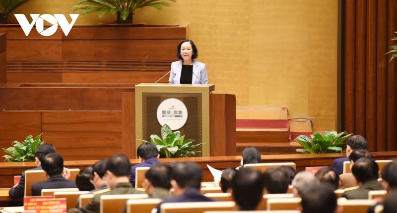 Ủy viên Bộ Chính trị, Bí thư Trung ương Đảng, Trưởng Ban Tổ chức Trung ương Trương Thị Mai trình bày báo cáo tại hội nghị.