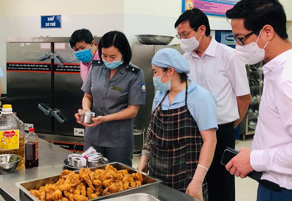 Đoàn kiểm tra liên ngành kiểm tra công tác bảo đảm an toàn thực phẩm tại Trường Trung học cơ sở Chu Văn An (huyện Thanh Trì)