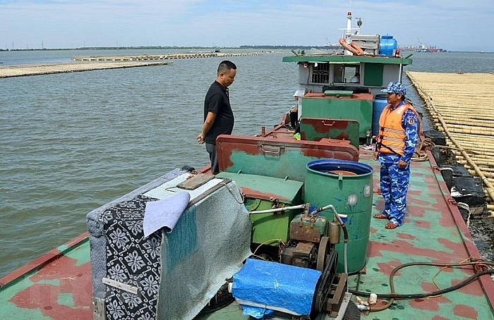 Bắt giữ gần 20.000 lít dầu DO không giấy tờ tại khu vực biển Hải Phòng - Quảng Ninh