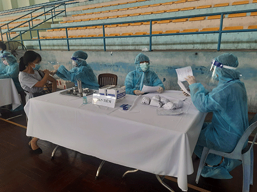 Gần 76% người dân Bình Thuận từ 18 tuổi trở lên đã tiêm 2 mũi vaccine