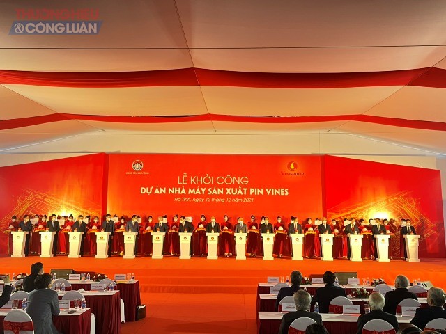 Chủ tịch nước Nguyễn Xuân Phúc dự và nhấn nút khởi công dự án.