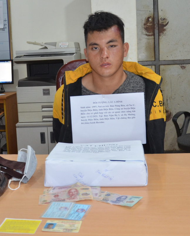Điện Biên: Bắt giữ đối tượng vận chuyển 4 bánh heroin
