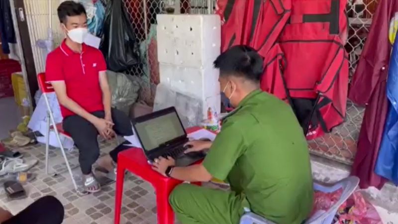 Phát hiện hàng hóa không rõ nguồn gốc ở kho hàng chuyển phát nhanh