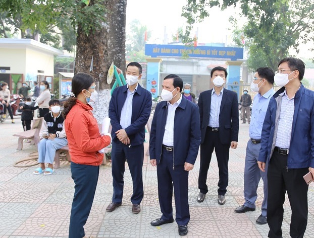 Phó Bí thư Thường trực Tỉnh ủy Thanh Hóa kiểm tra công tác phòng, chống dịch tại huyện Hậu Lộc