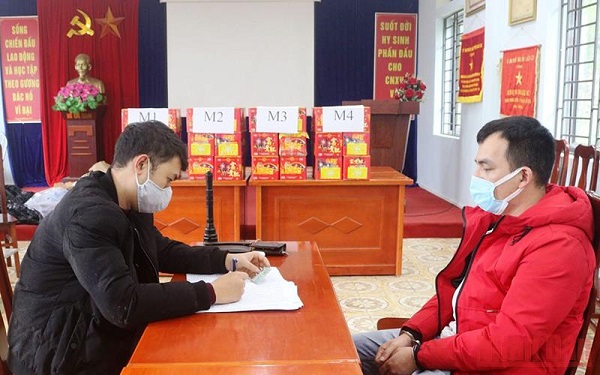 Bắt giữ 134kg pháp hoa nổ nhập lậu tại Lào Cai