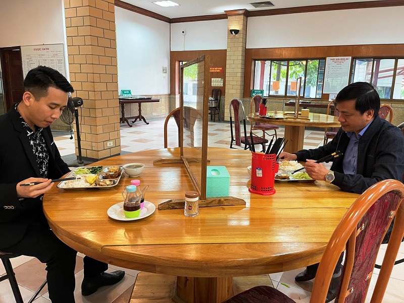 Tổng công ty Giấy Việt Nam đảm bảo an toàn, nâng cao chất lượng bữa ăn cho người lao động