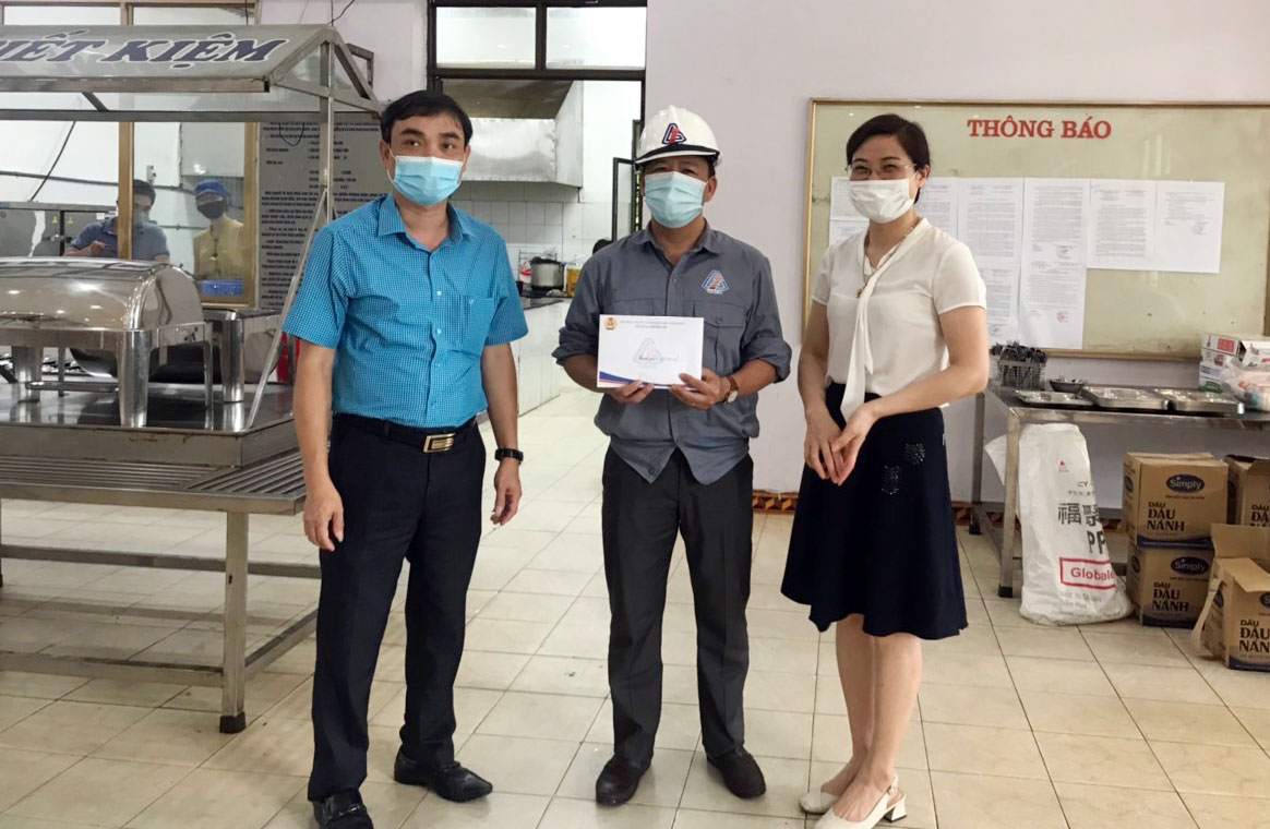 ng đoàn Công ty Cổ phần Gang thép Thái Nguyên hỗ trợ người lao động đang thực hiện cách ly tập trung phòng, chống dịch COVID-19
