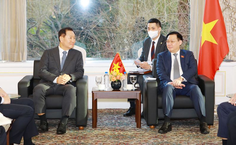 Chủ tịch Quốc hội Vương Đình Huệ tiếp Phó Chủ tịch kiêm Tổng Giám đốc Samsung Electronic Han Jong-hee