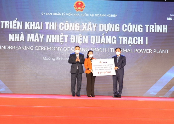 Tập đoàn Điện lực Việt Nam trao tặng số tiền 1 tỷ đồng cho tỉnh Quảng Bình để thực hiện công tác an sinh xã hội