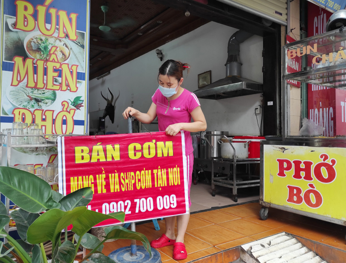 Từ 12h ngày 13-12, nhà hàng, cơ sở kinh doanh dịch vụ ăn uống tại quận Đống Đa (Hà Nội) chỉ được phép bán hàng mang về.