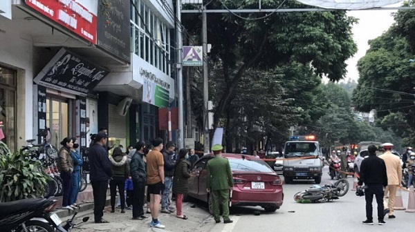 Ô tô mất lái gây tai nạn liên hoàn ở Lào Cai