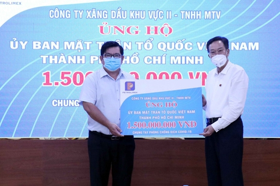 Công ty Xăng dầu khu vực II - TNHH MTV (Petrolimex Sài Gòn) đã gửi tới Ủy ban MTTQ Việt Nam TP Hồ Chí Minh ủng hộ công tác phòng, chống Covid-19 trên địa bàn thành phố số tiền 1,5 tỷ đồng.