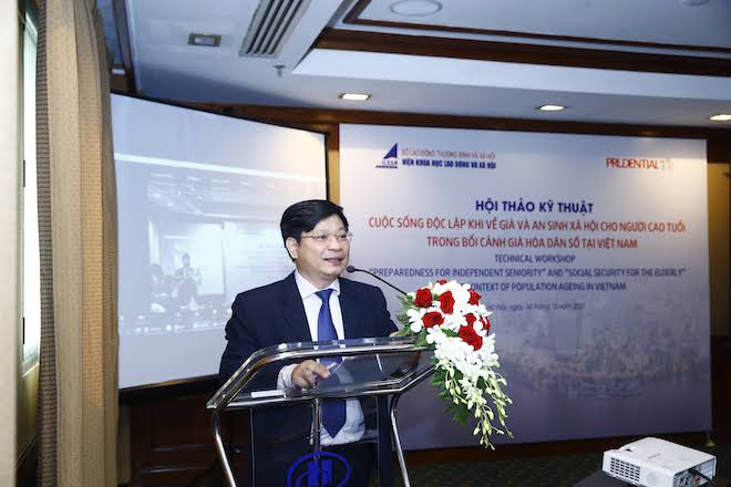TS. Bùi Tôn Hiến, Viện trưởng Viện KHLĐ&XH phát biểu tại hội thảo