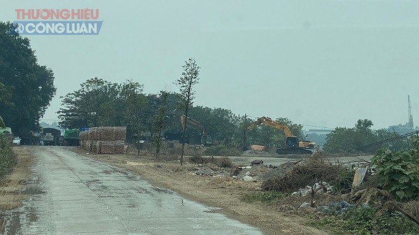 thông báo yêu cầu dừng mọi hoạt động, giải tỏa bãi trung chuyển vật liệu xây dựng chưa đủ điều kiện tại Khu Chéo Phà, xã Kim Lan
