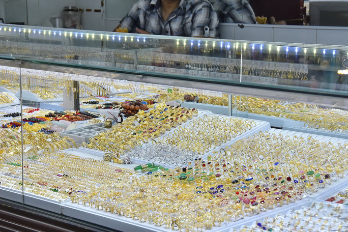 Giá vàng ngày 15/12: Vàng thế giới quay đầu giảm mạnh