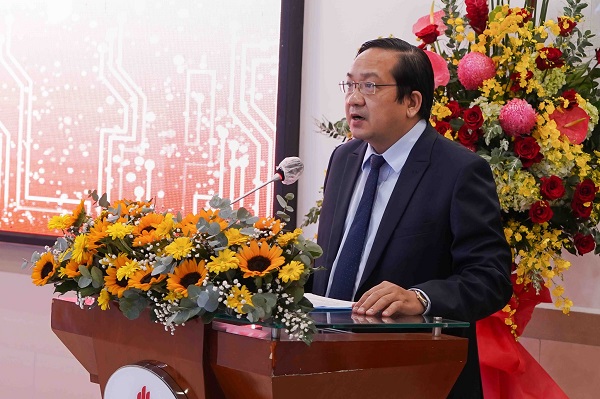 Ông Nguyễn Minh Lâm - Ủy viên Thường vụ Tỉnh ủy, Phó Chủ tịch UBND tỉnh Long An phát biểu tại buổi lễ