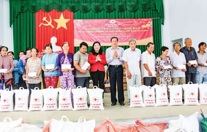 Cần Thơ triển khai có hiệu quả phong trào “Tết vì người nghèo và nạn nhân chất độc da cam” năm 2022