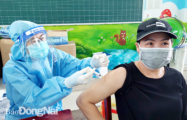 Đồng Nai: Hoàn thành tiêm mũi 2 đạt 100% cho người từ 18 tuổi trở lên trước ngày 31/12