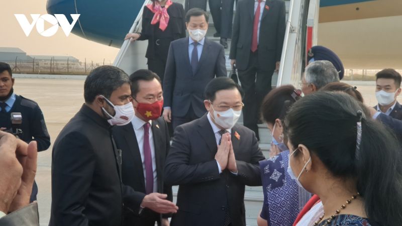 Chủ tịch Quốc hội Vương Đình Huệ và Đoàn đại biểu cấp cao Quốc hội Việt Nam đến sân bay quân sự Palam, New Delhi. Ảnh: Phan Tùng/VOV - New Delhi